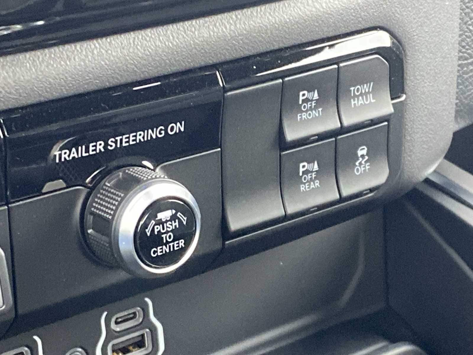 Thumbnail: 2025 RAM 1500 - 27