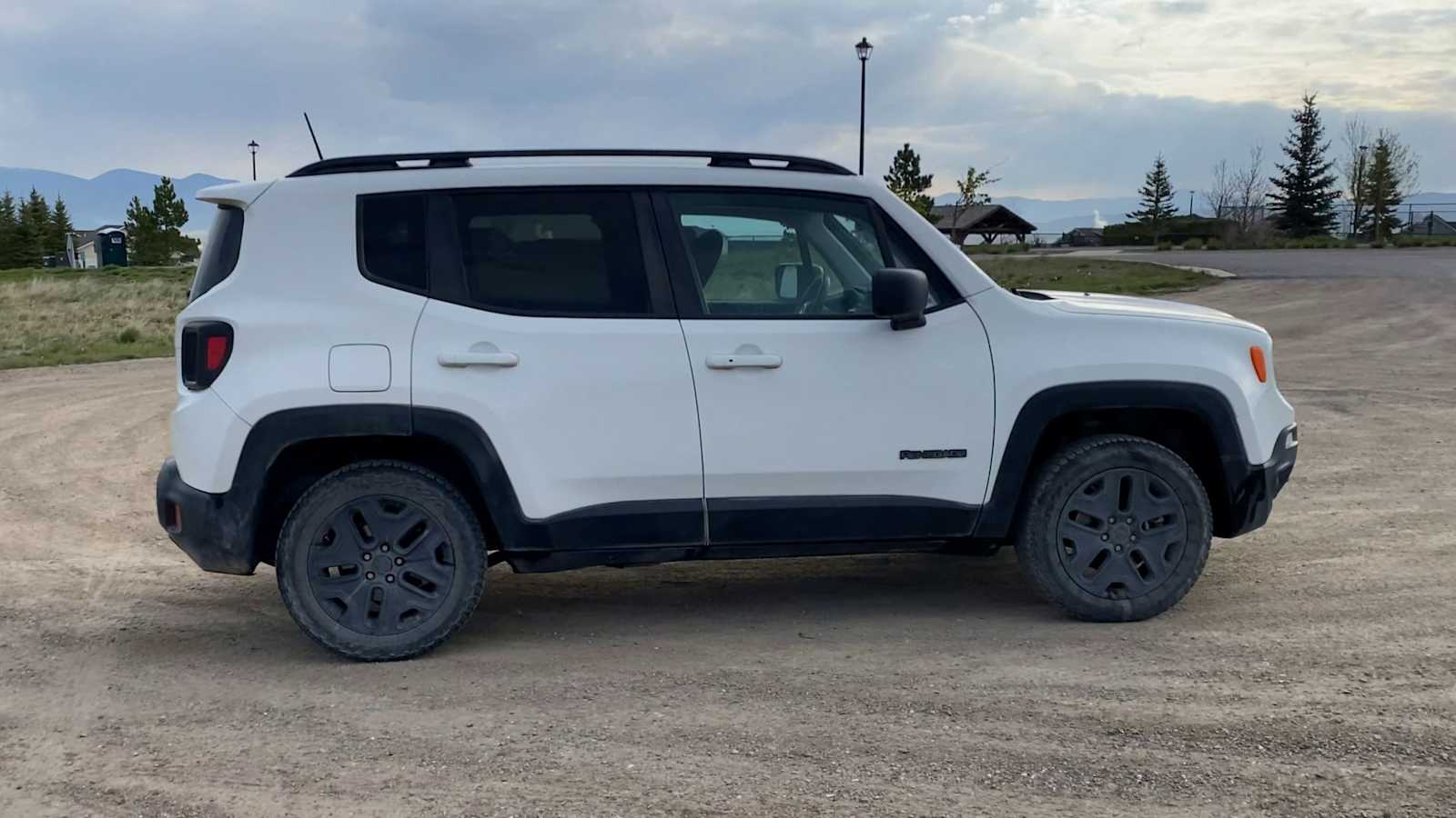 Thumbnail: 2018 Jeep Renegade - 9