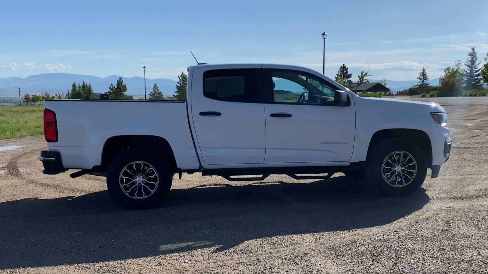 Thumbnail: 2022 Chevrolet Colorado - 8