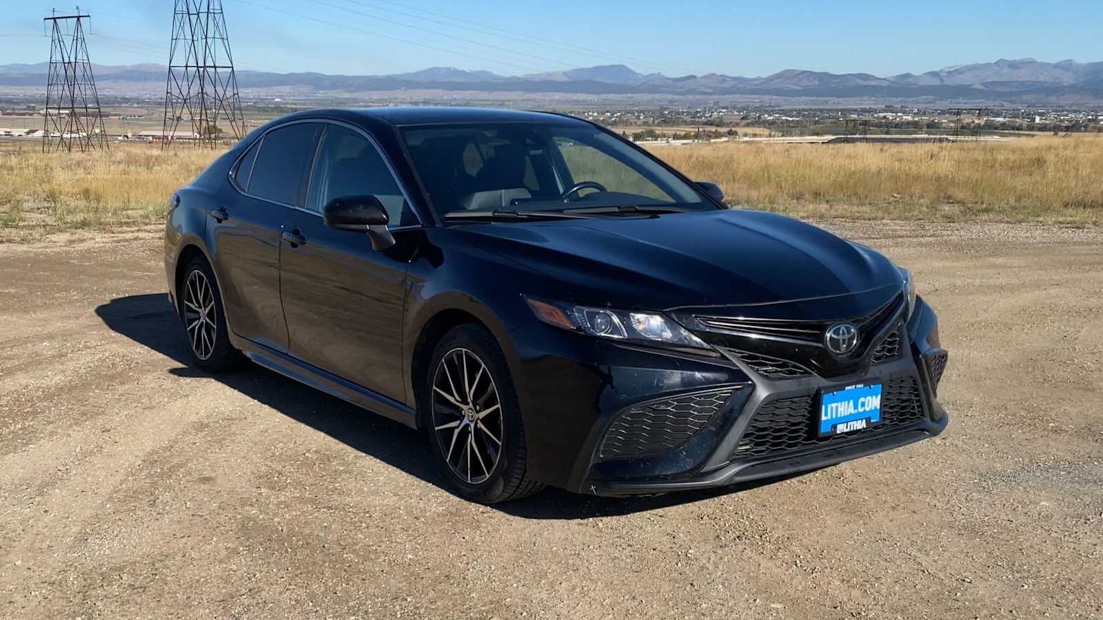 2021 Toyota Camry SE photo 2