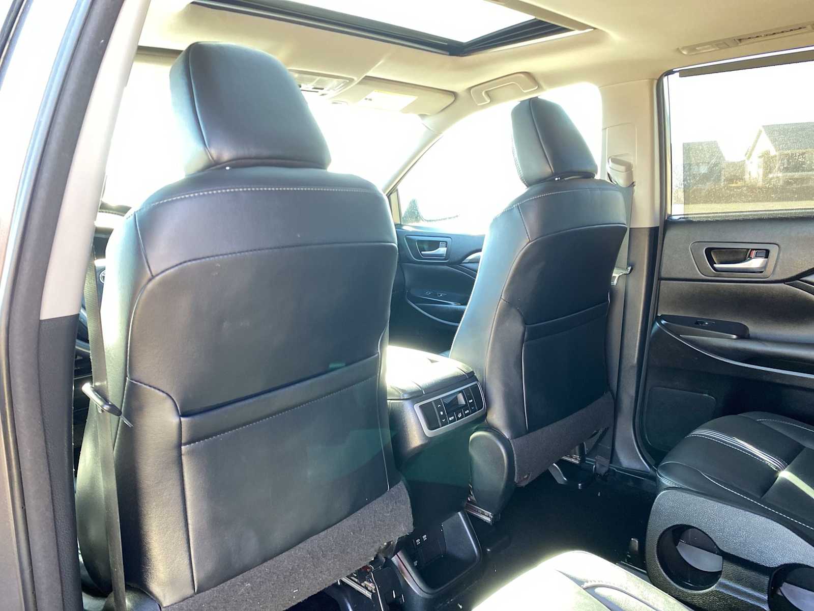 Thumbnail: 2018 Toyota Highlander - 33