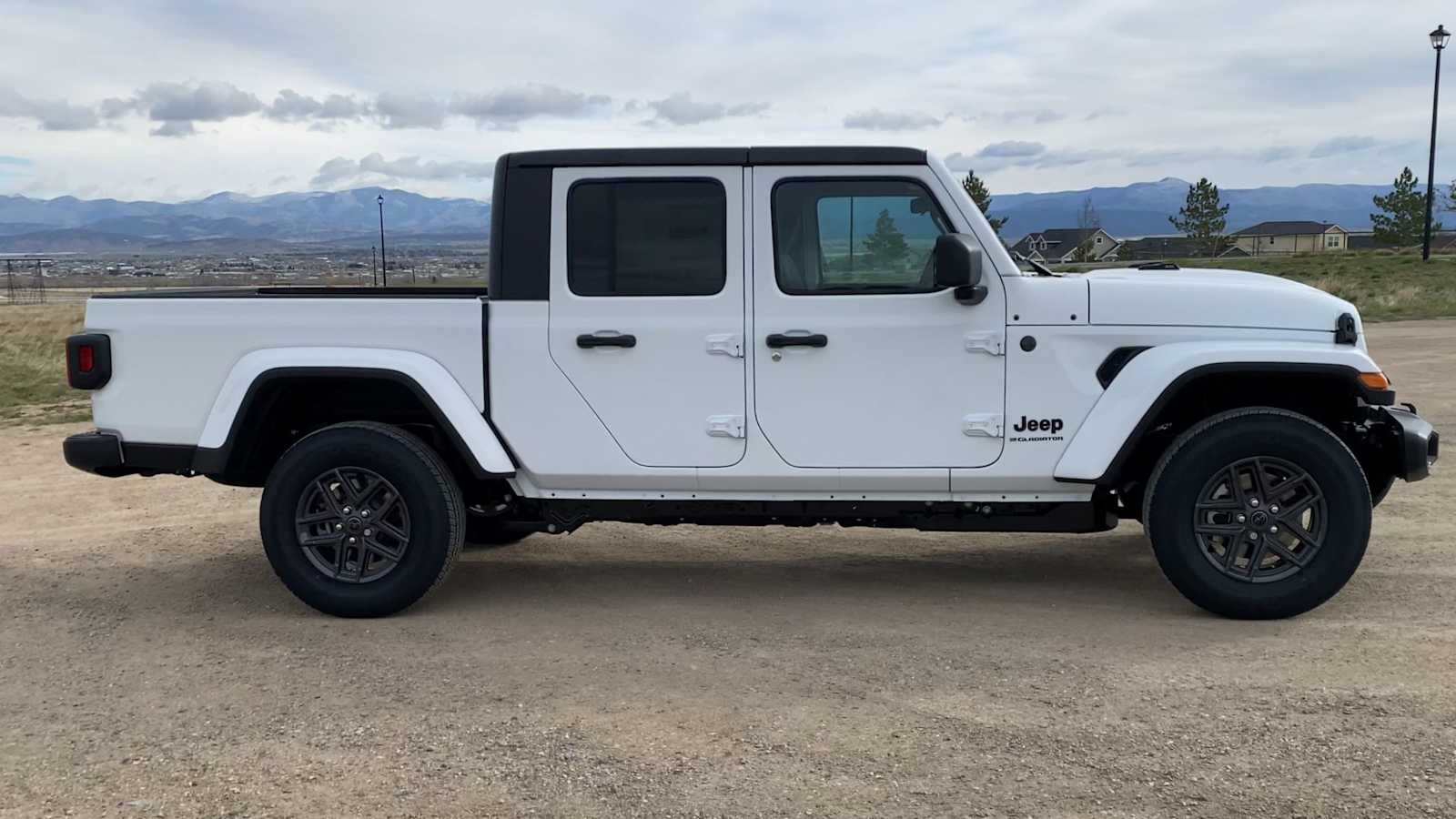 Thumbnail: 2026 Jeep Gladiator - 9