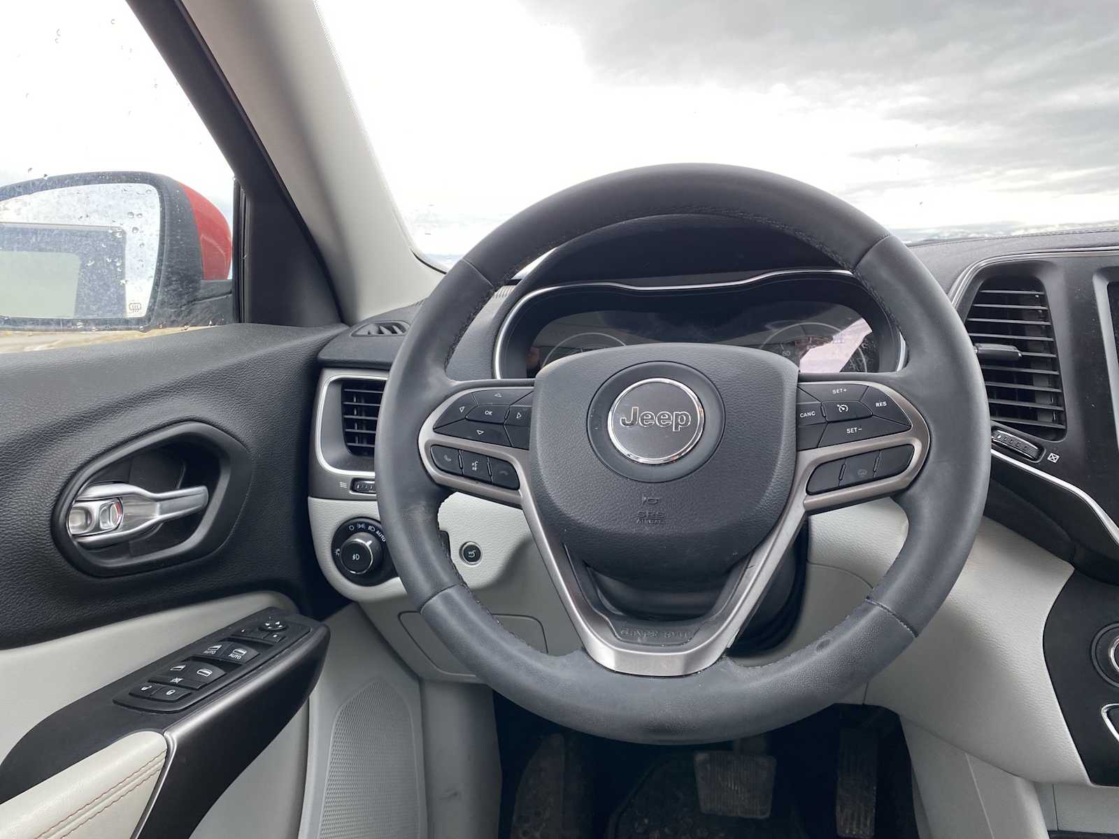 Thumbnail: 2021 Jeep Cherokee - 21