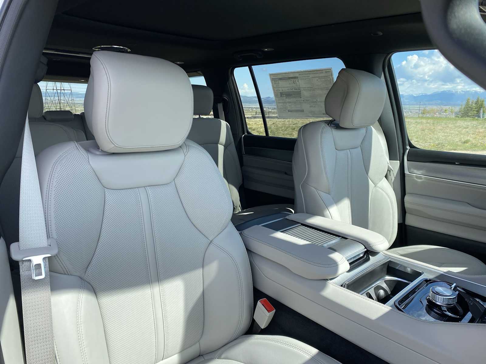 Thumbnail: 2026 Jeep Grand Wagoneer - 18