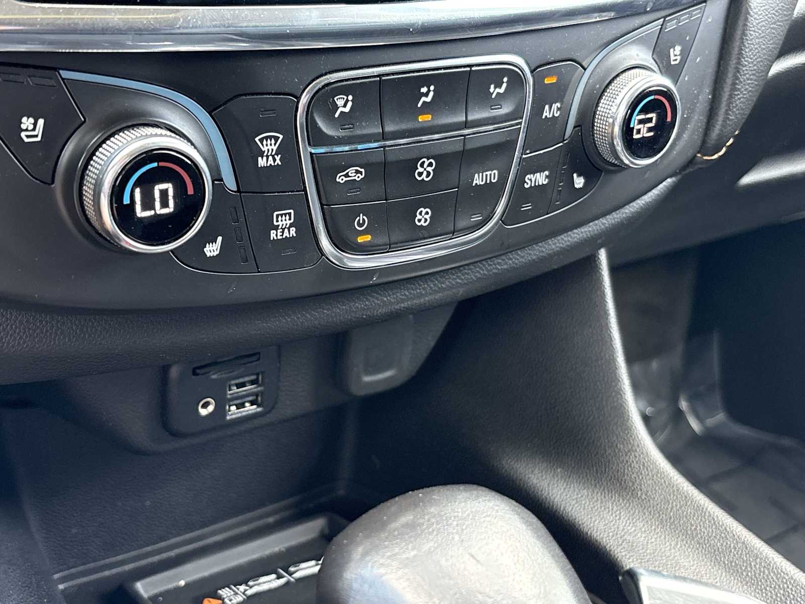 Thumbnail: 2021 Chevrolet Traverse - 23