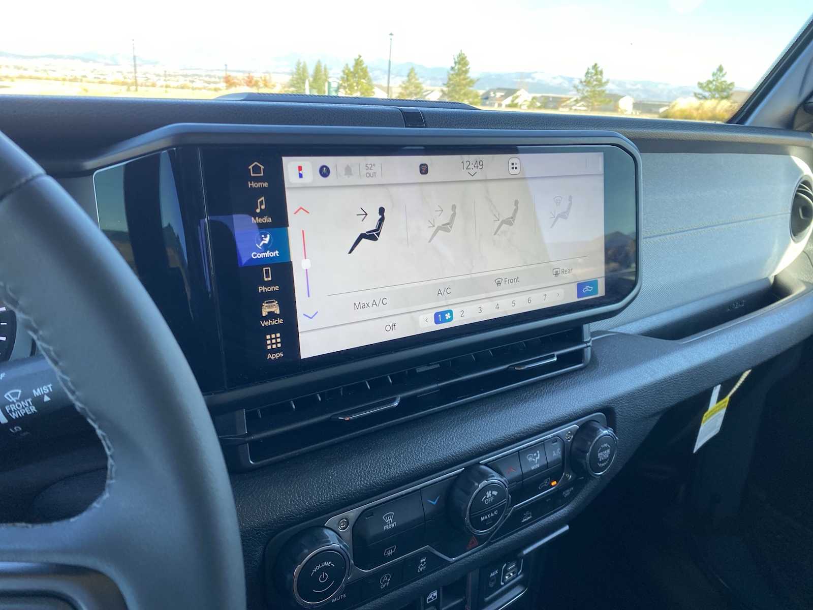 Thumbnail: 2025 Jeep Gladiator - 26