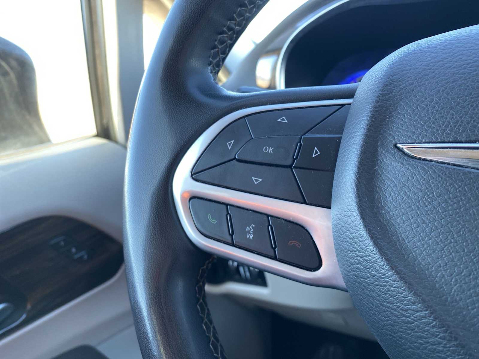 Thumbnail: 2023 Chrysler Pacifica - 21