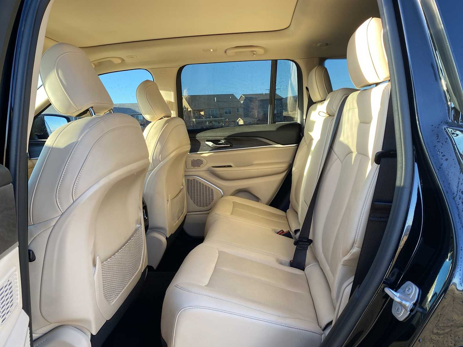 Thumbnail: 2022 Jeep Grand Cherokee - 35