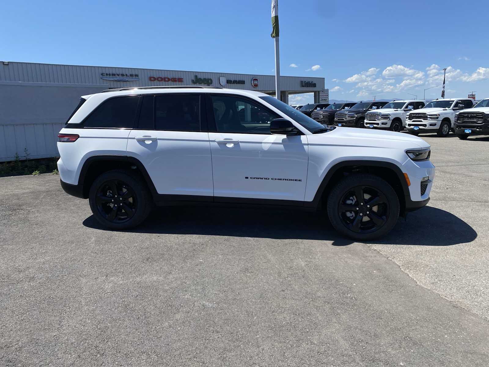 Thumbnail: 2025 Jeep Grand Cherokee - 22