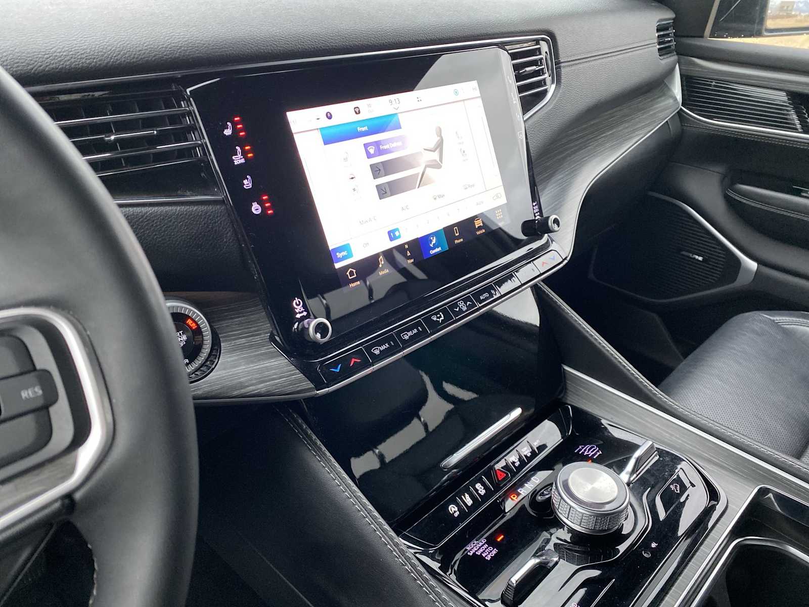 Thumbnail: 2024 Jeep Wagoneer - 18