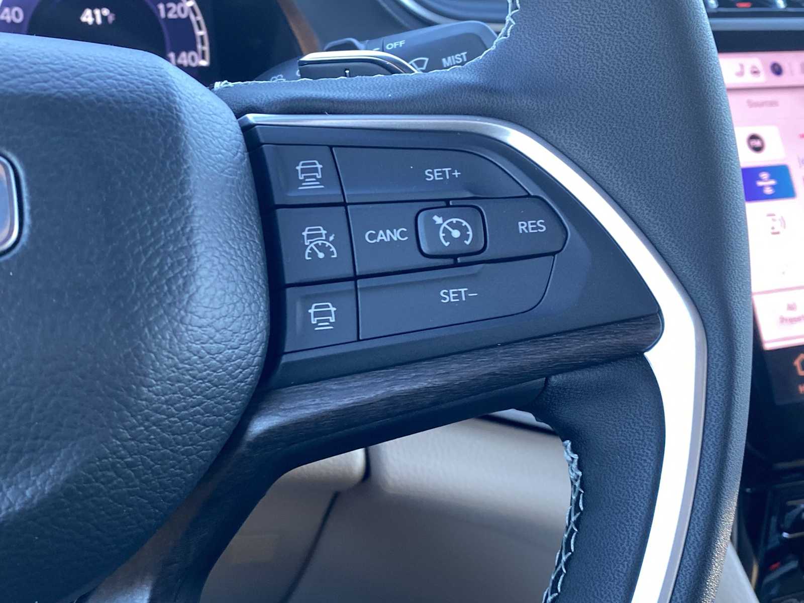 Thumbnail: 2025 Jeep Grand Cherokee - 25