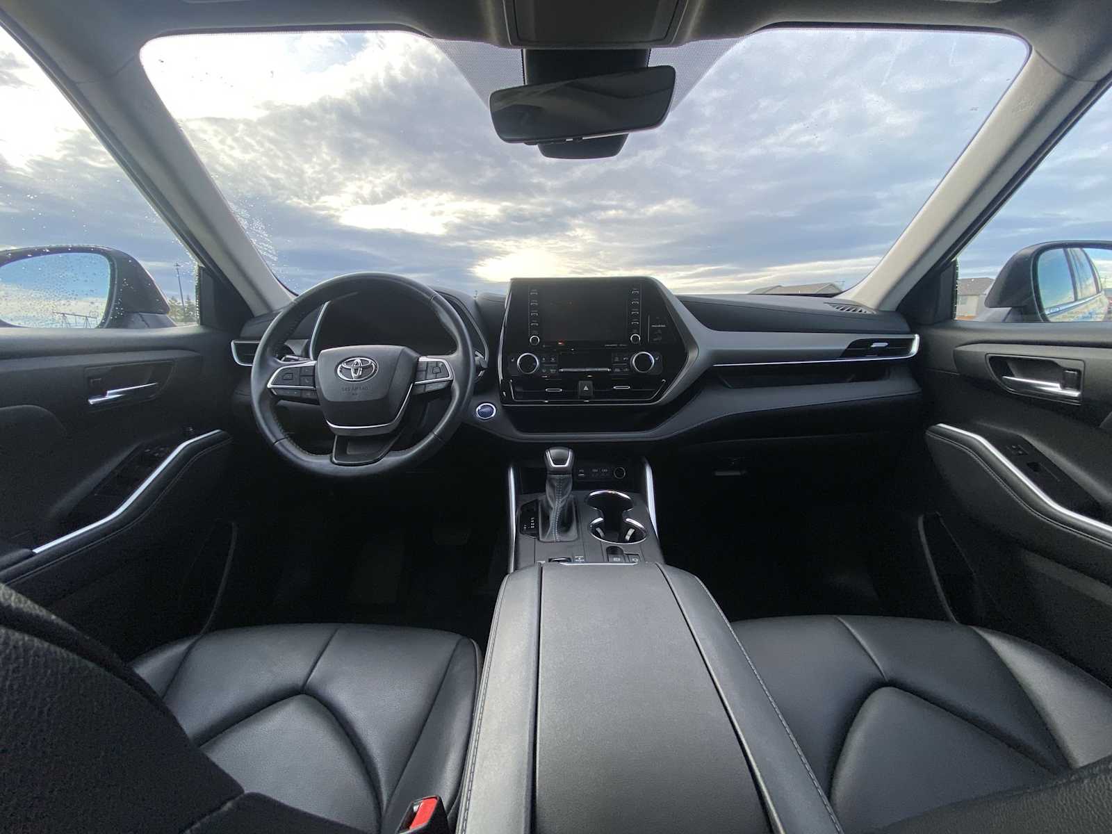 Thumbnail: 2022 Toyota Highlander - 16