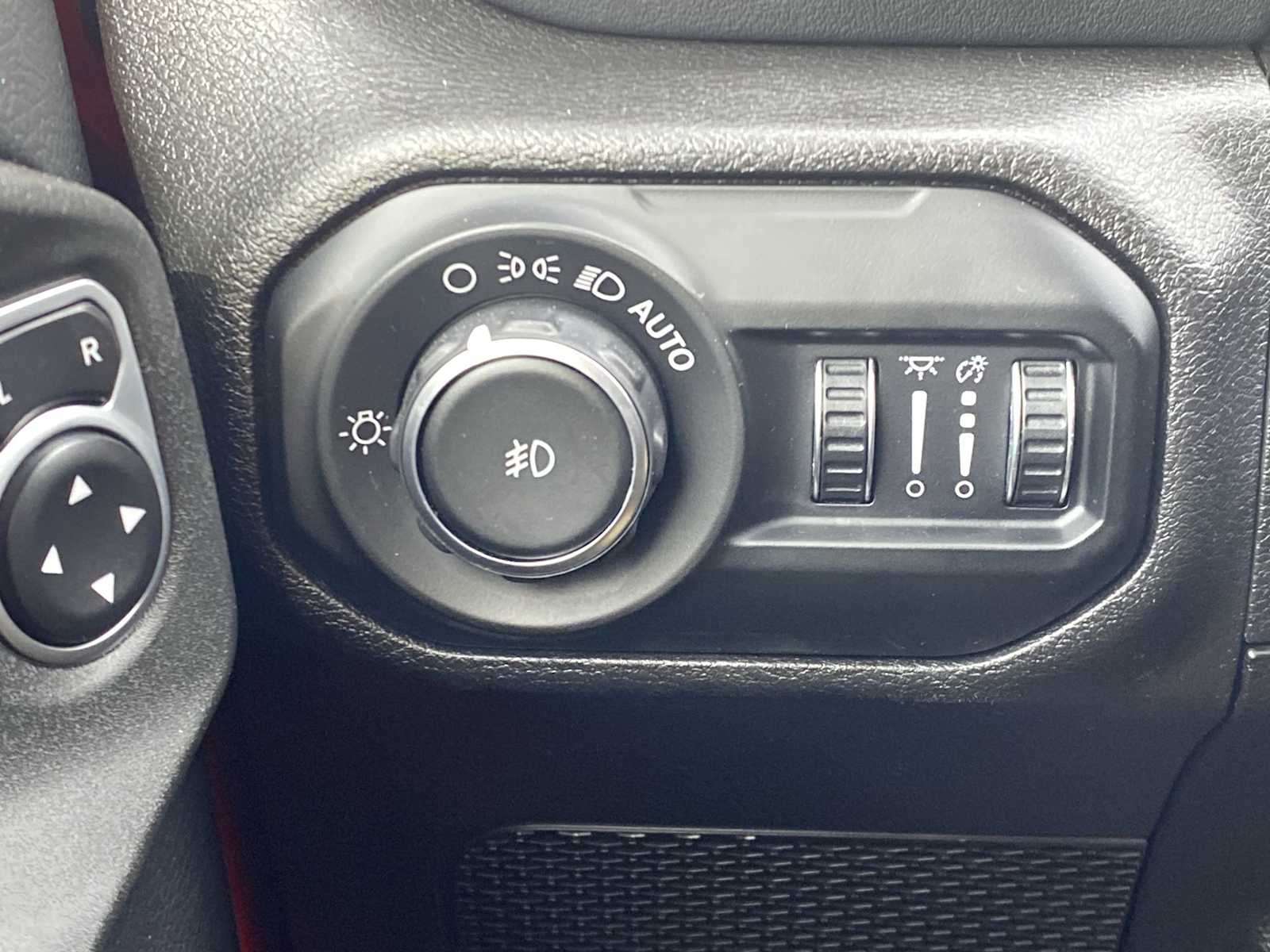 Thumbnail: 2019 Jeep Wrangler - 21