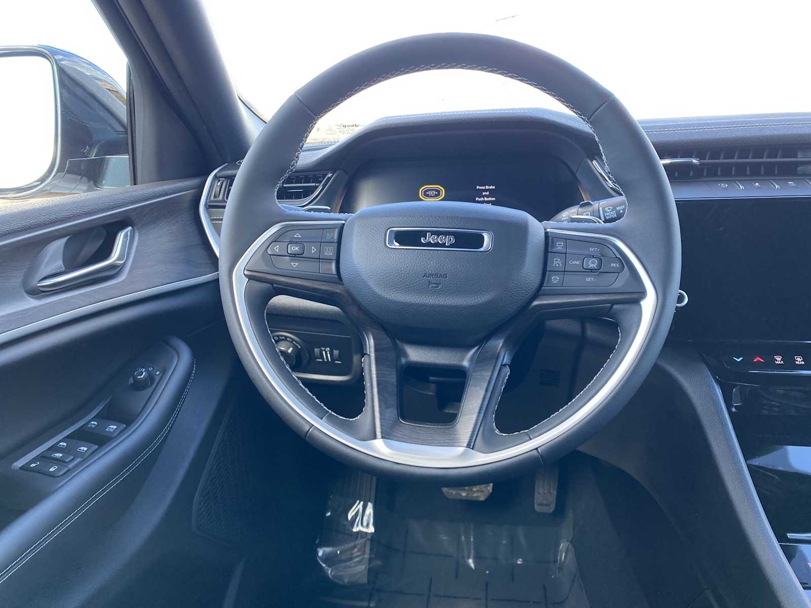 Thumbnail: 2026 Jeep Grand Cherokee - 30