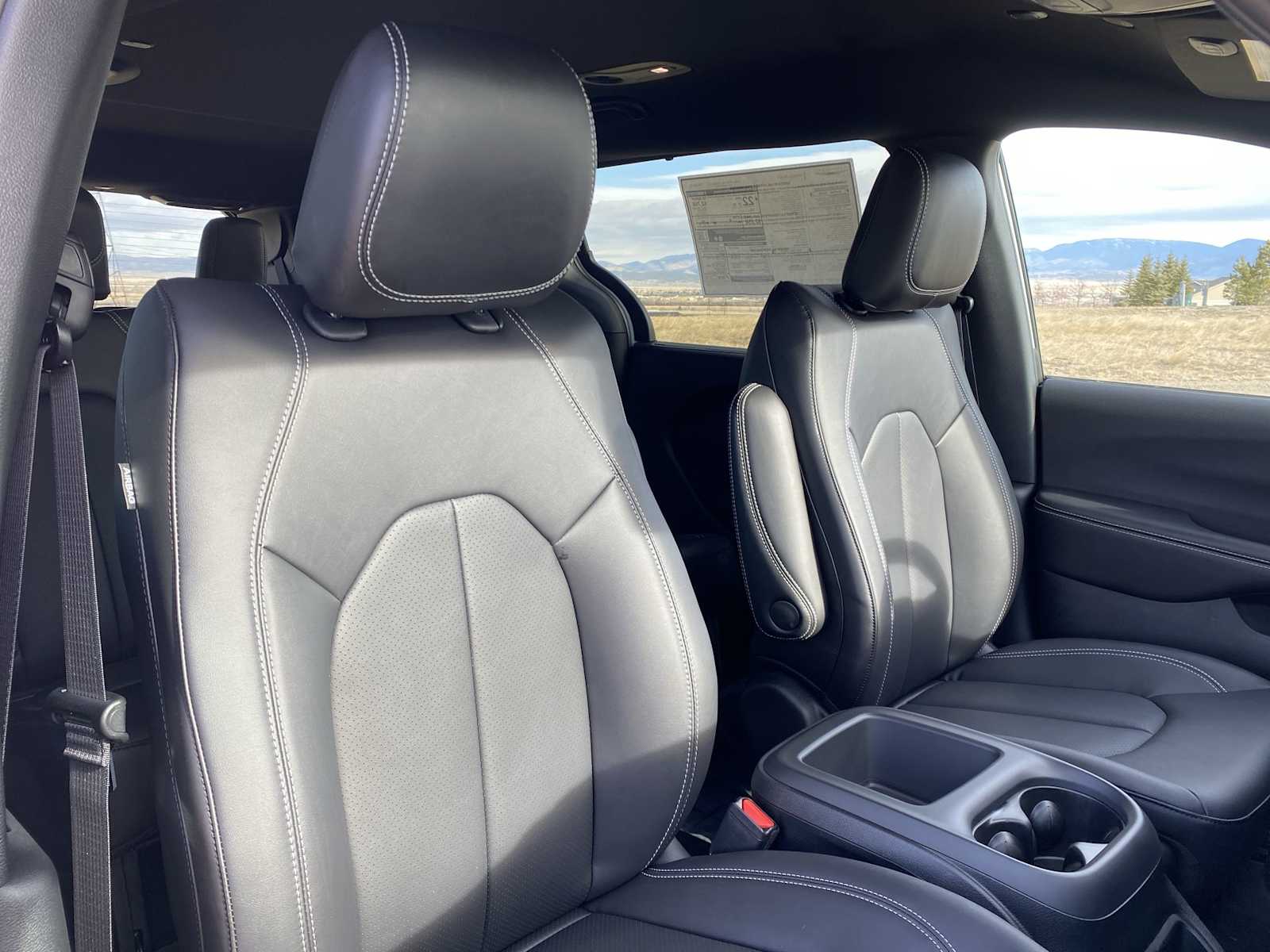 Thumbnail: 2026 Chrysler Pacifica - 18