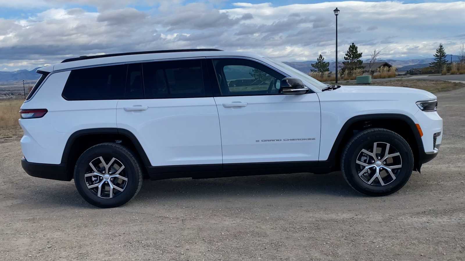 Thumbnail: 2025 Jeep Grand Cherokee - 9