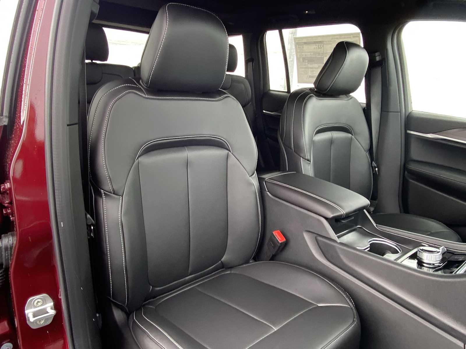 Thumbnail: 2025 Jeep Grand Cherokee - 16