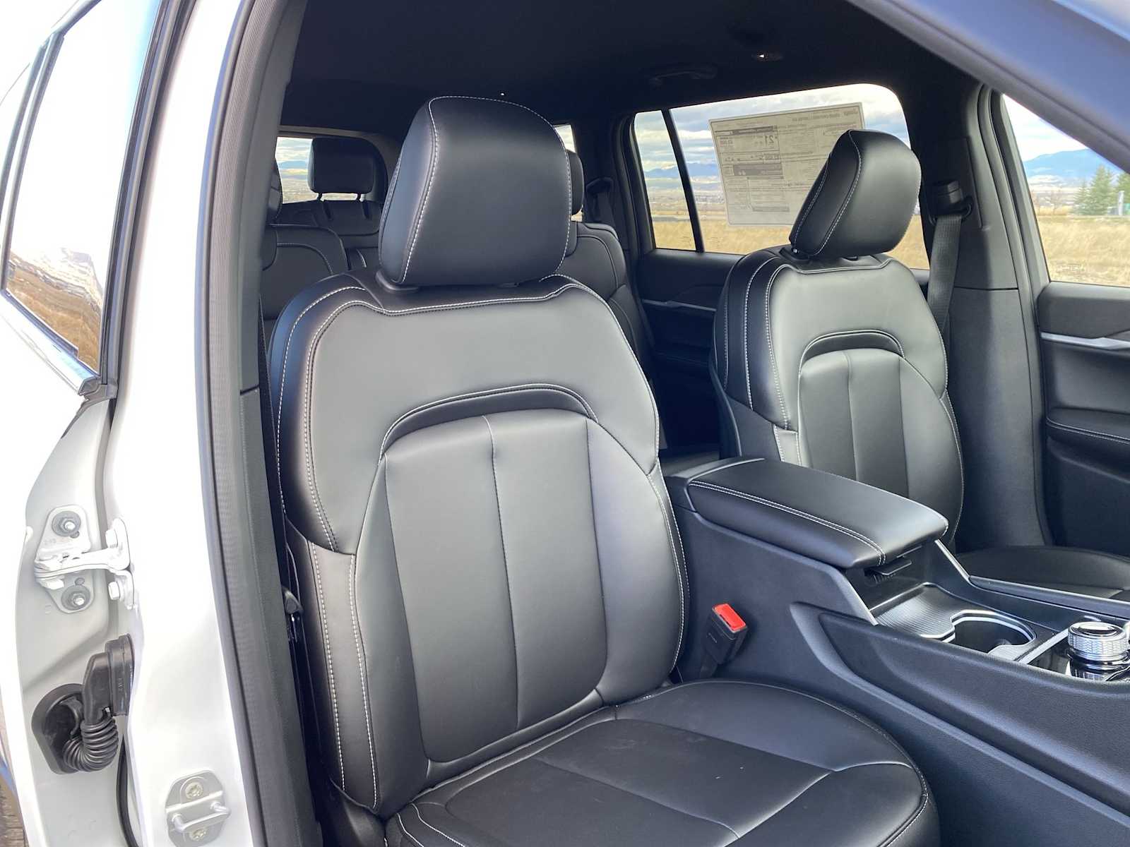 Thumbnail: 2025 Jeep Grand Cherokee - 17