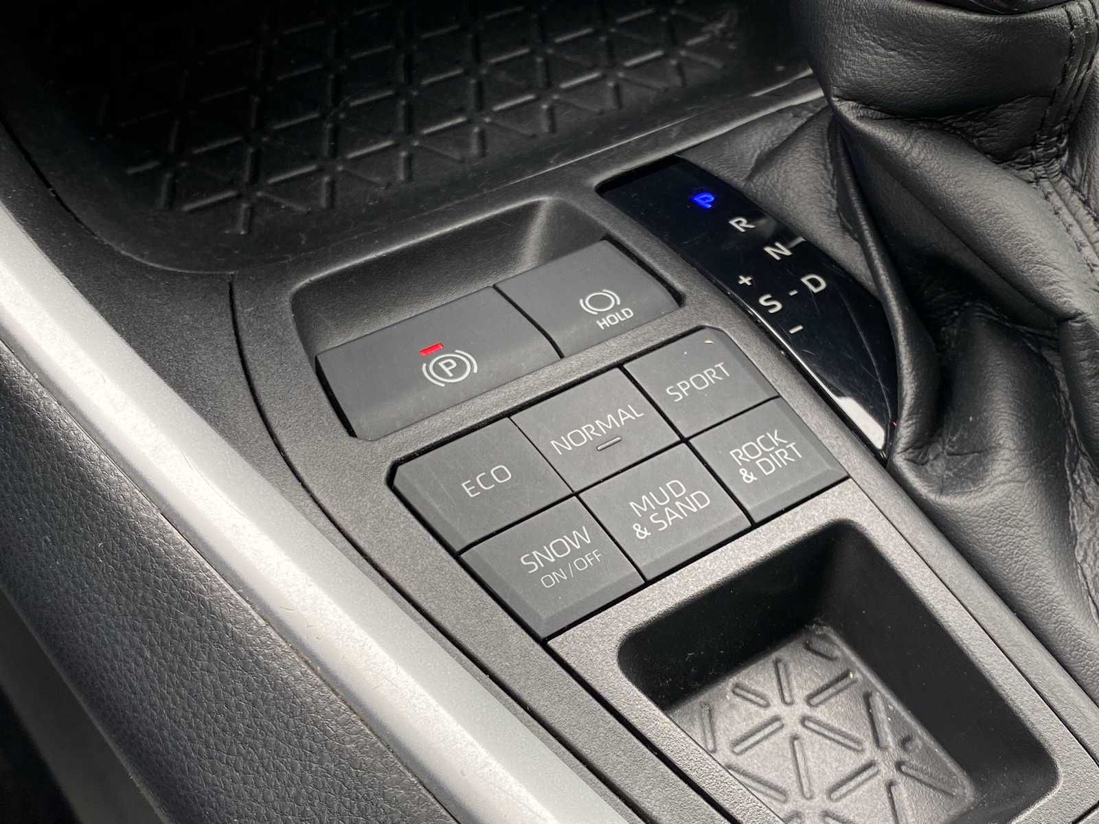Thumbnail: 2021 Toyota RAV4 - 27