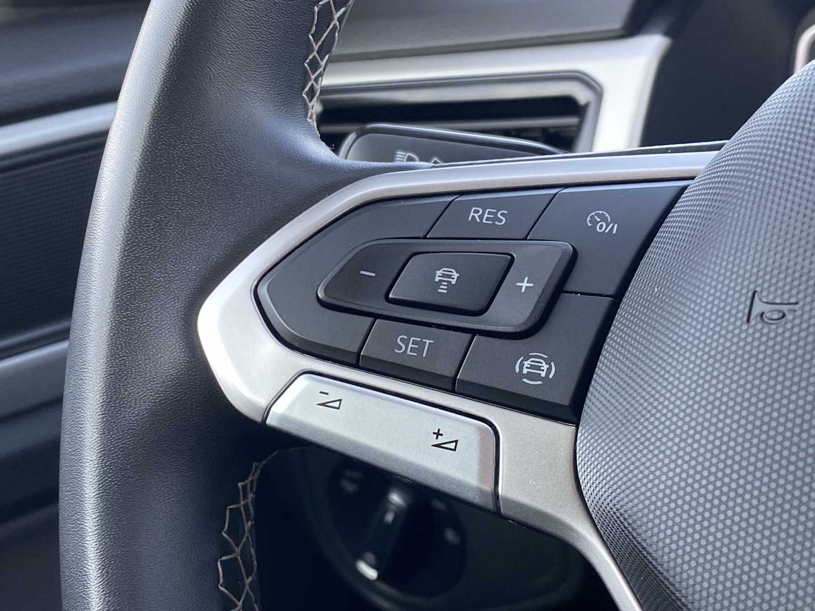 Thumbnail: 2023 Volkswagen Atlas - 25