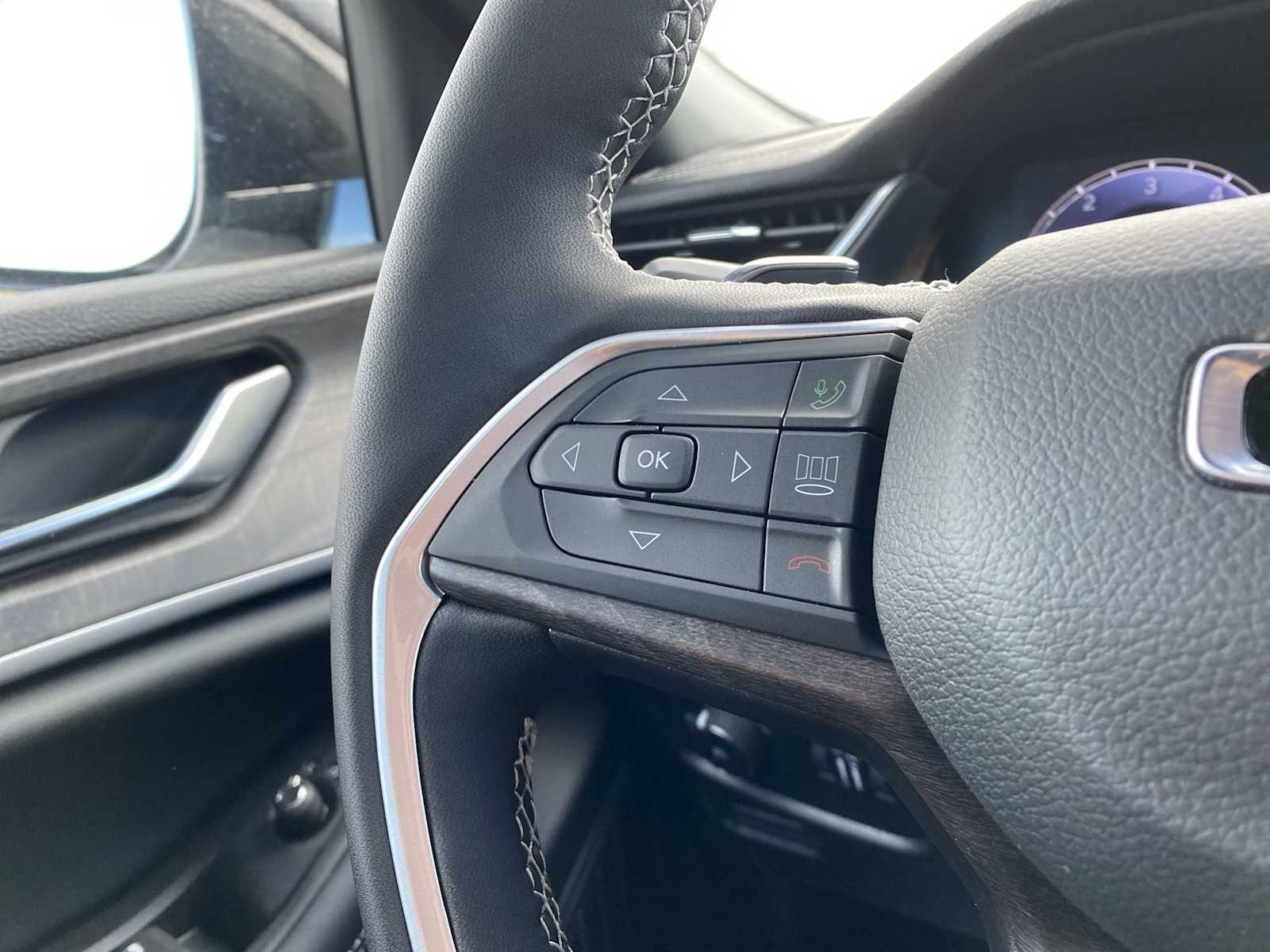 Thumbnail: 2025 Jeep Grand Cherokee - 25