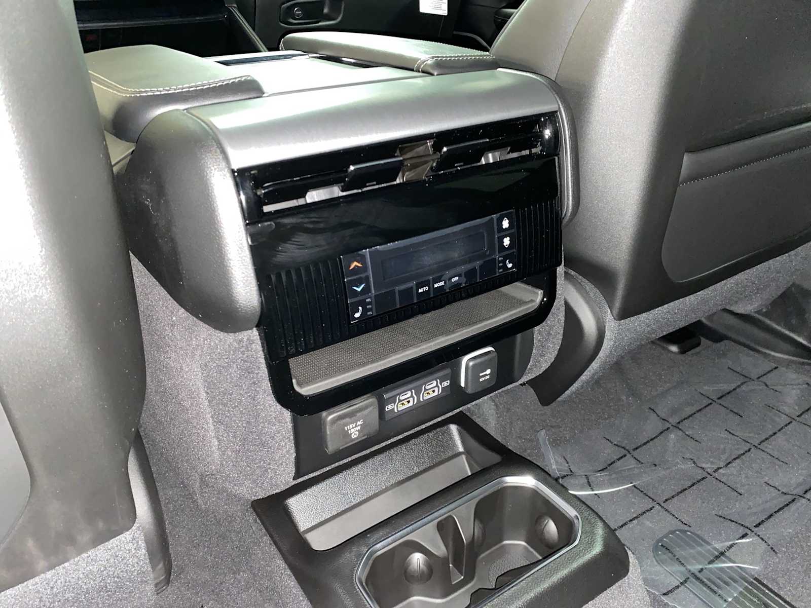 Thumbnail: 2026 Jeep Grand Wagoneer - 28