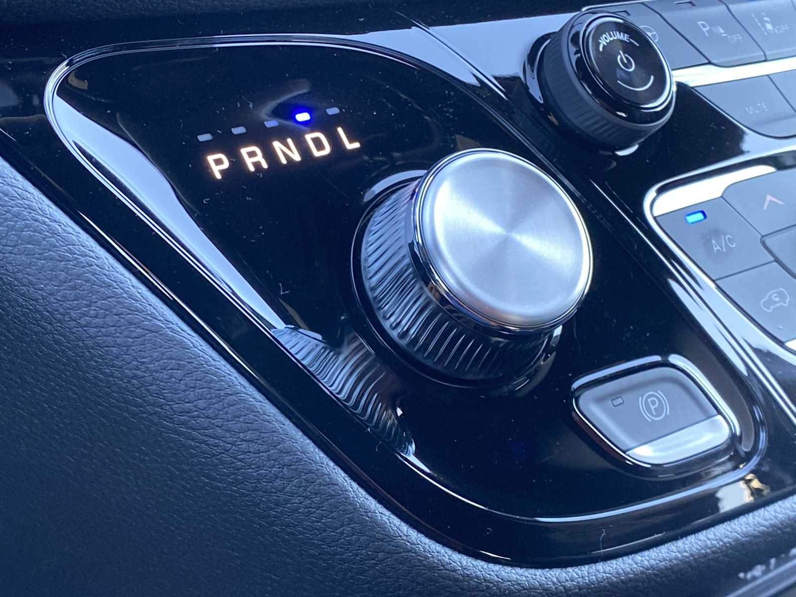 Thumbnail: 2025 Chrysler Pacifica - 18