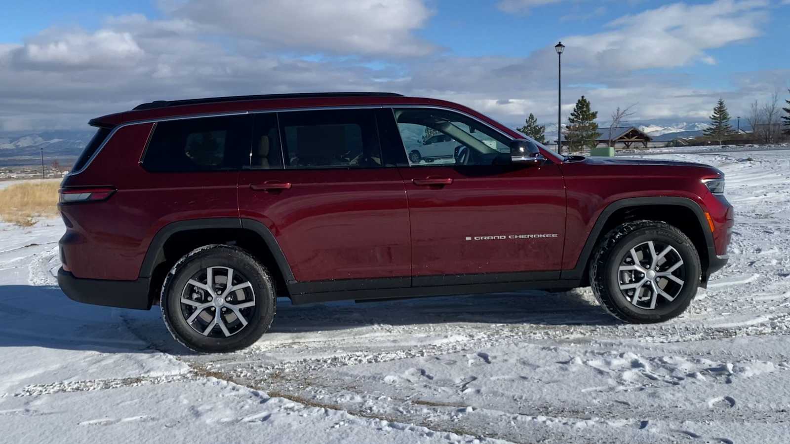 Thumbnail: 2025 Jeep Grand Cherokee - 9