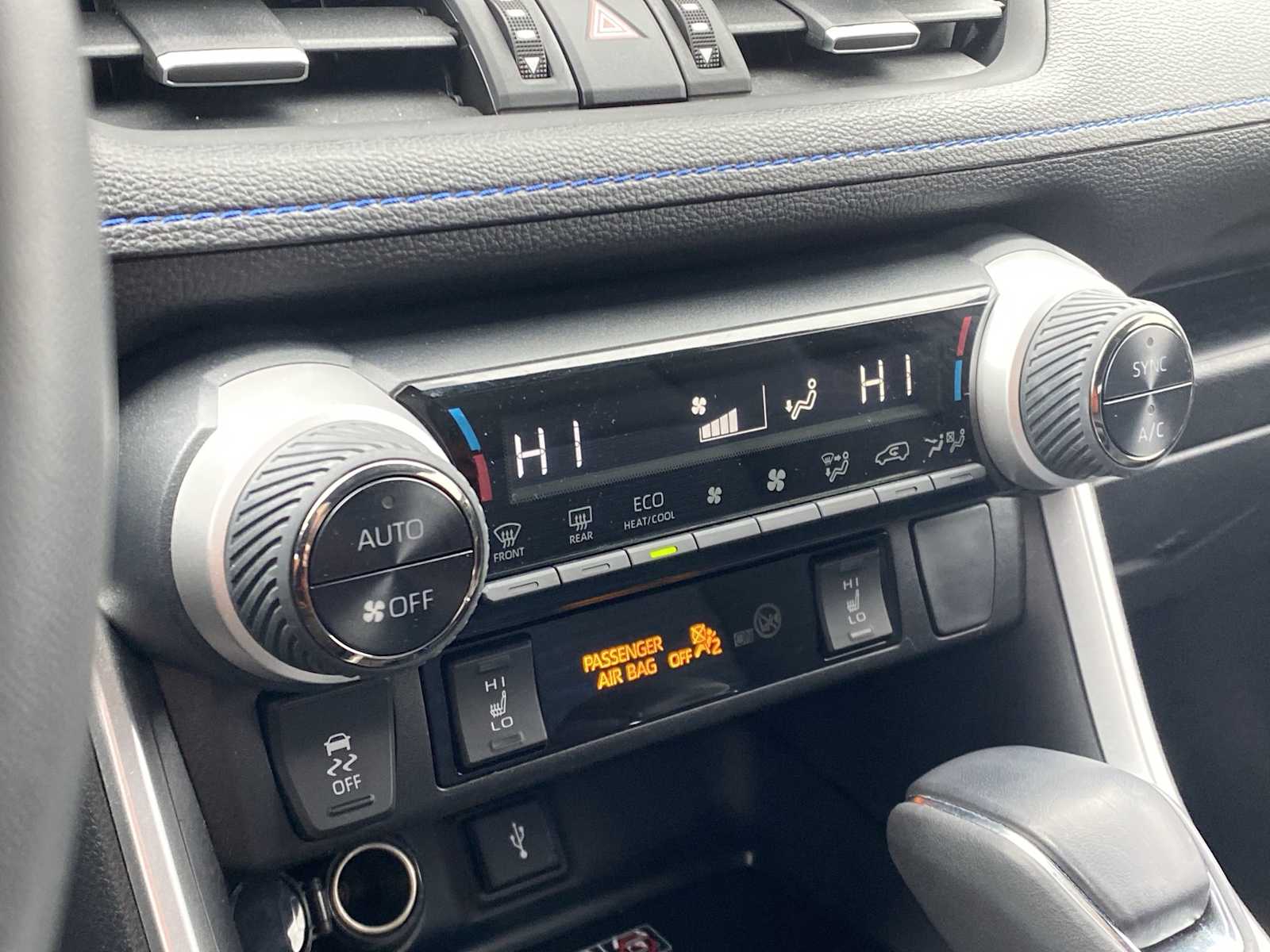 Thumbnail: 2022 Toyota RAV4 - 24