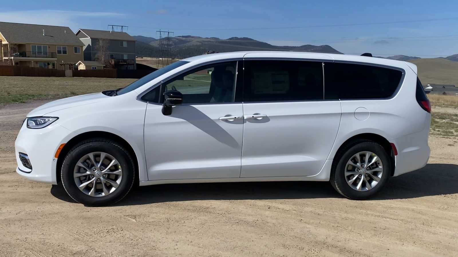 Thumbnail: 2026 Chrysler Pacifica - 5