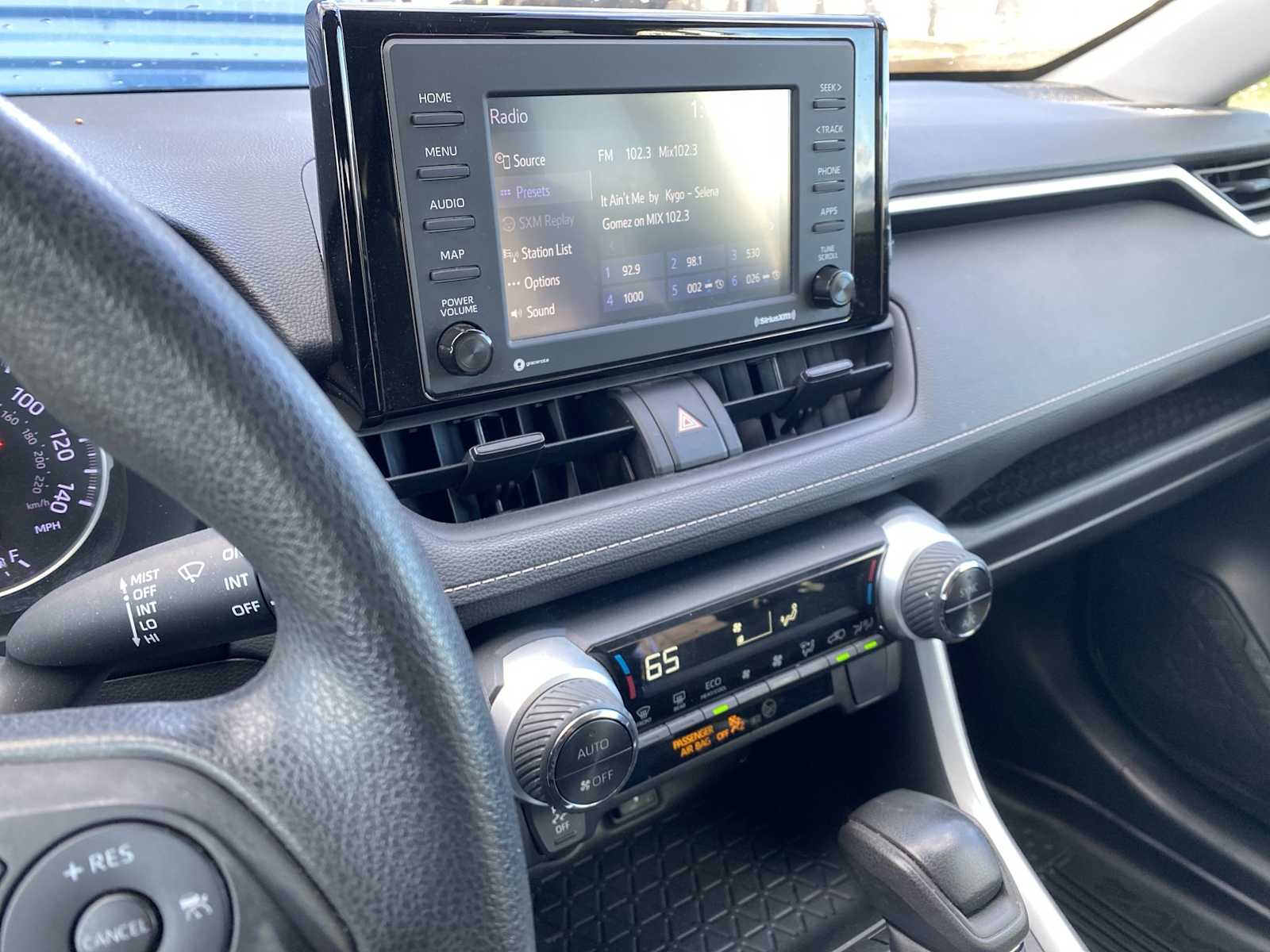 Thumbnail: 2022 Toyota RAV4 - 18