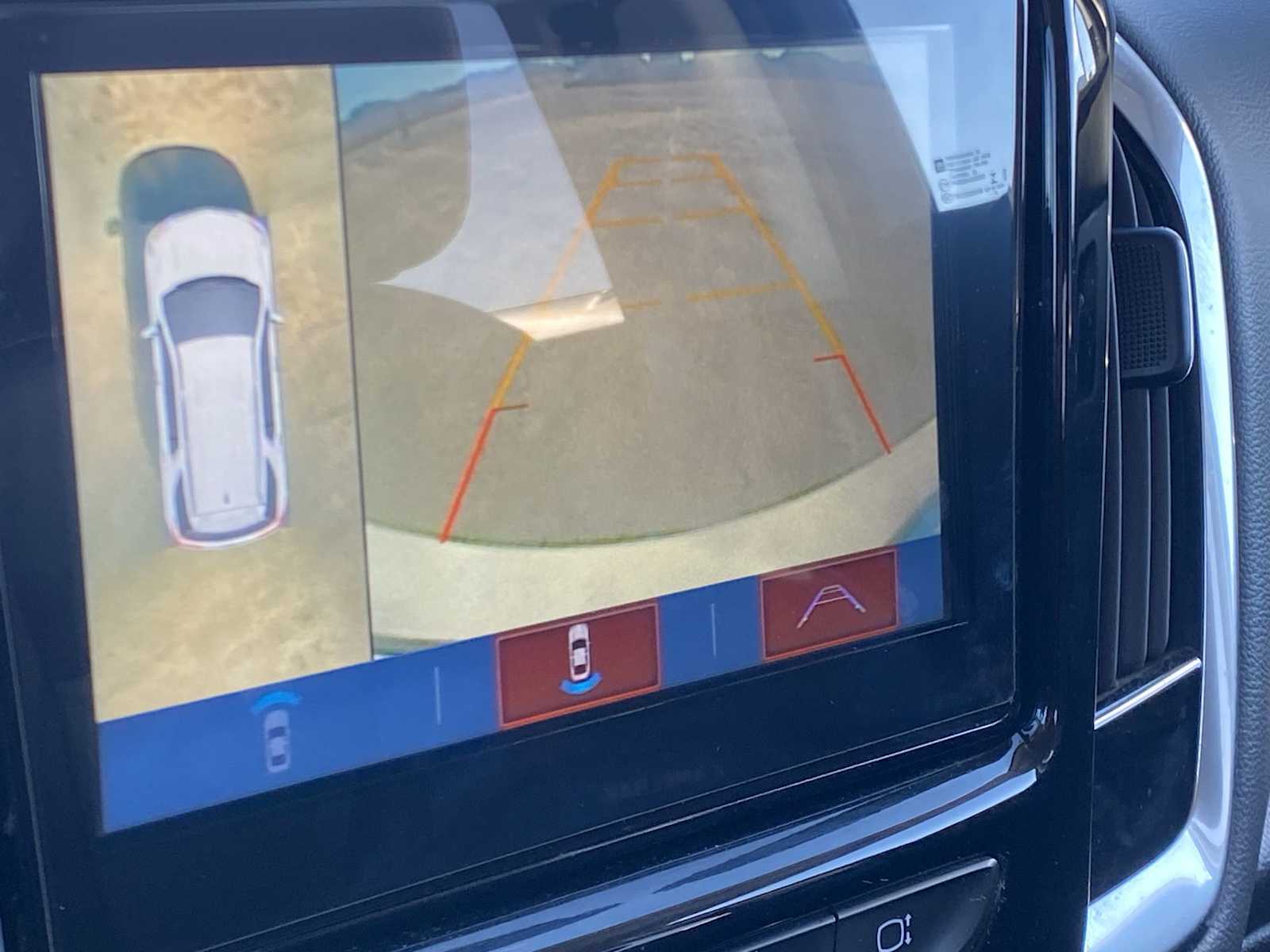 Thumbnail: 2019 Chevrolet Traverse - 26