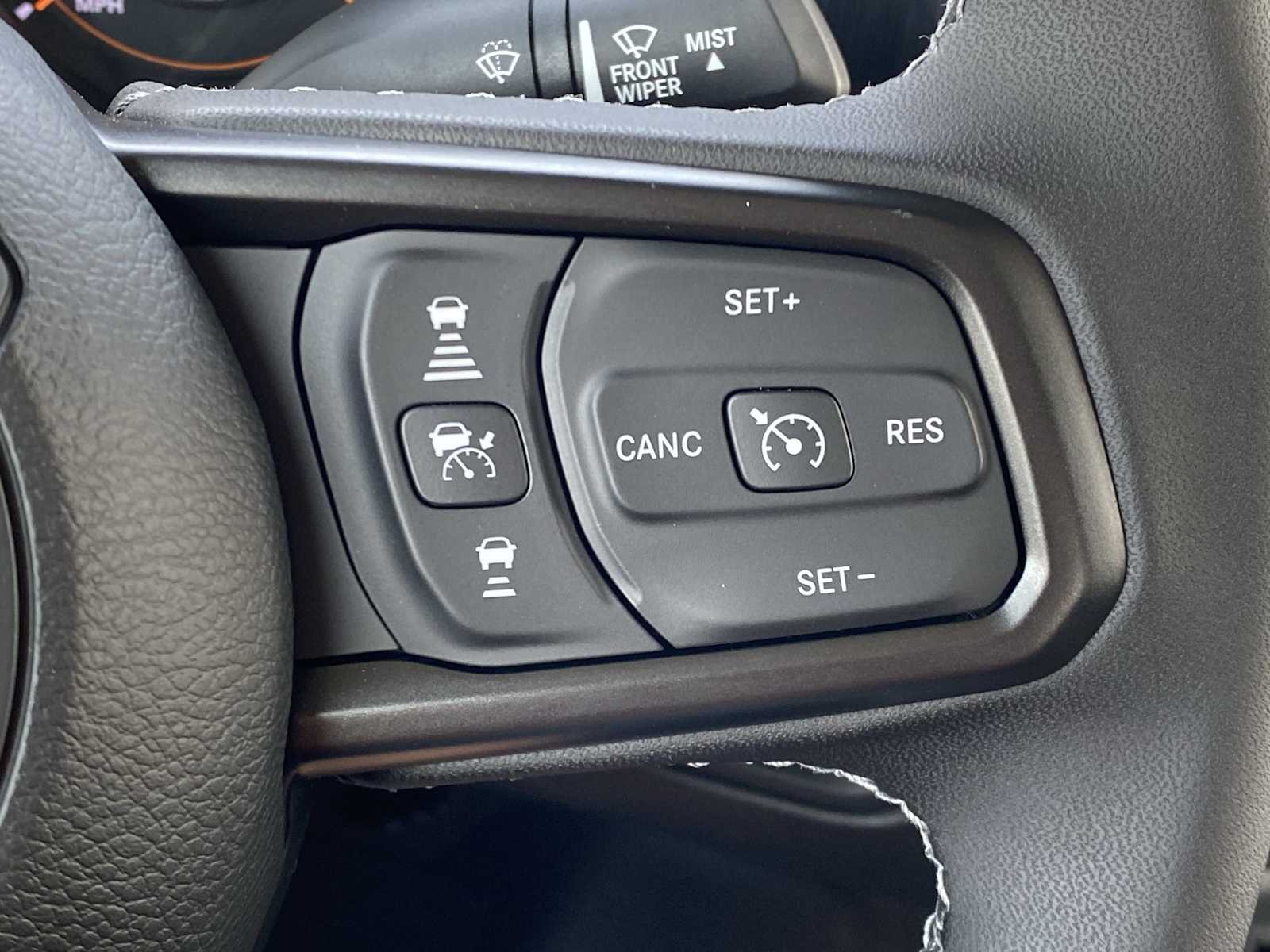 Thumbnail: 2025 Jeep Gladiator - 23