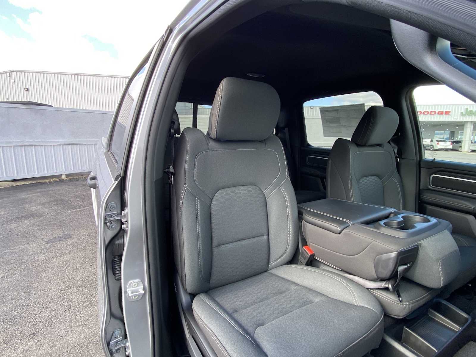 Thumbnail: 2025 RAM 1500 - 18