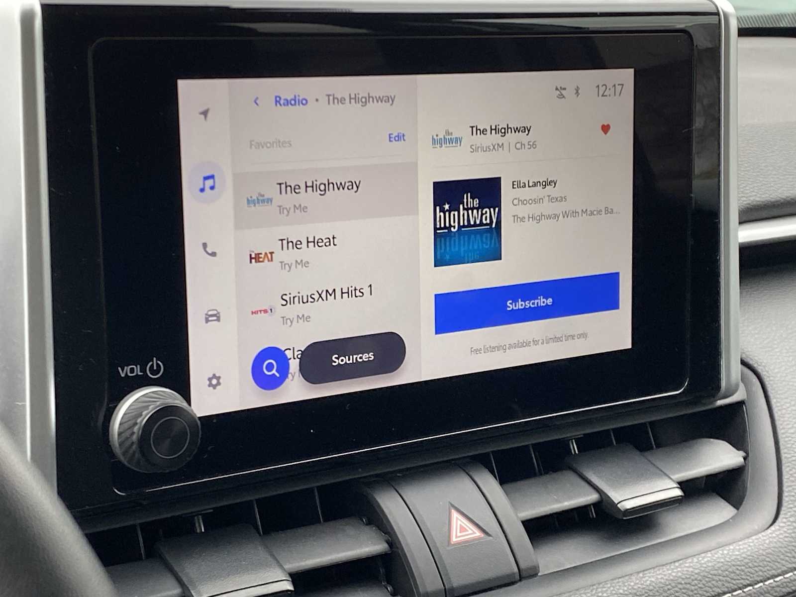 Thumbnail: 2023 Toyota RAV4 - 30