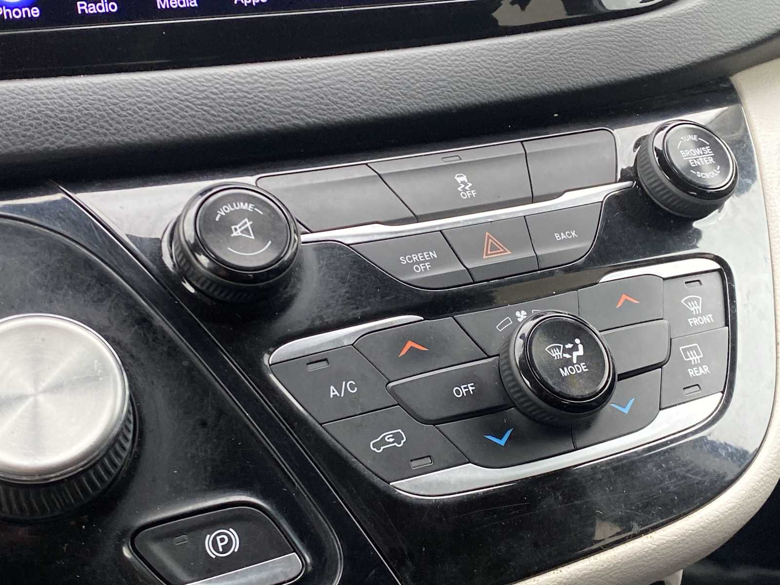 Thumbnail: 2017 Chrysler Pacifica - 22