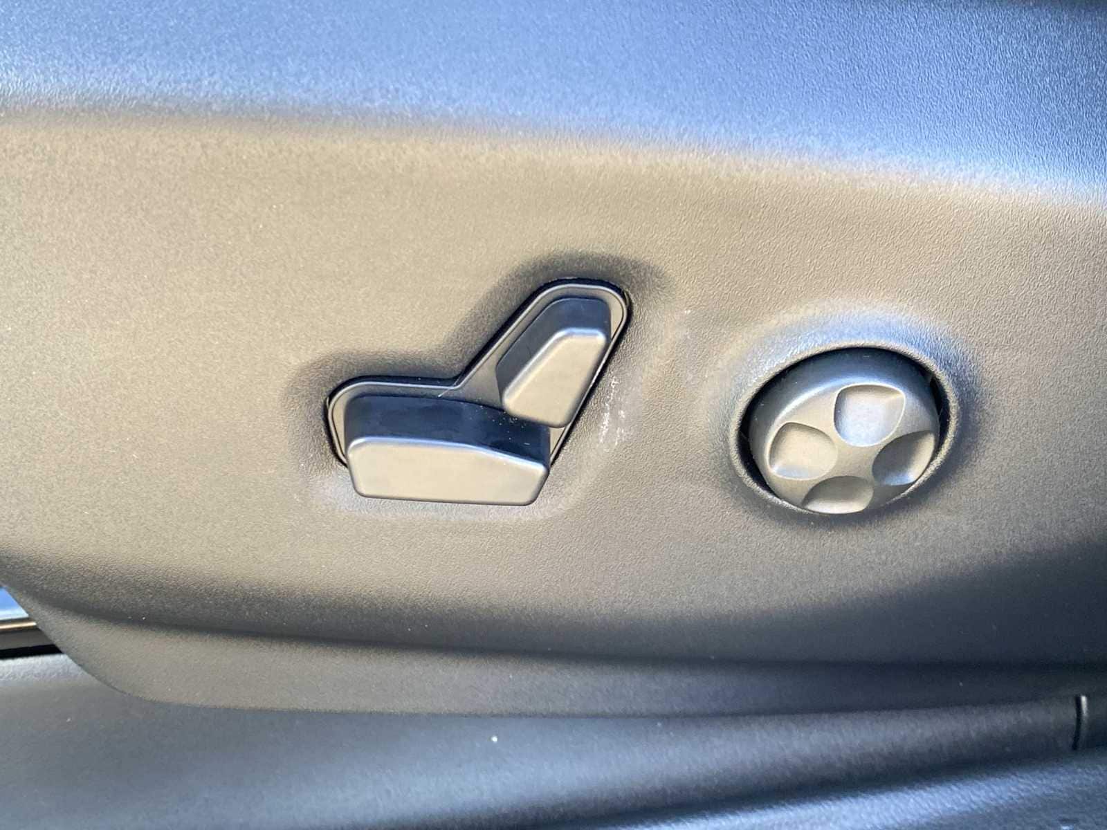 Thumbnail: 2026 Chrysler Pacifica - 21