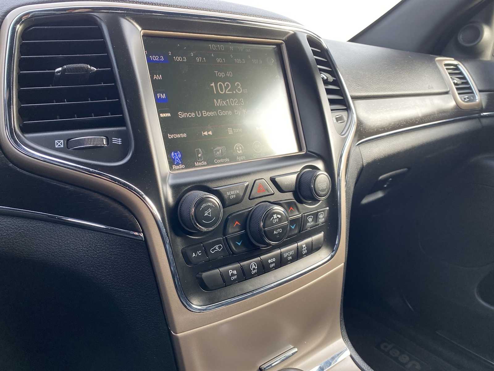 Thumbnail: 2017 Jeep Grand Cherokee - 17