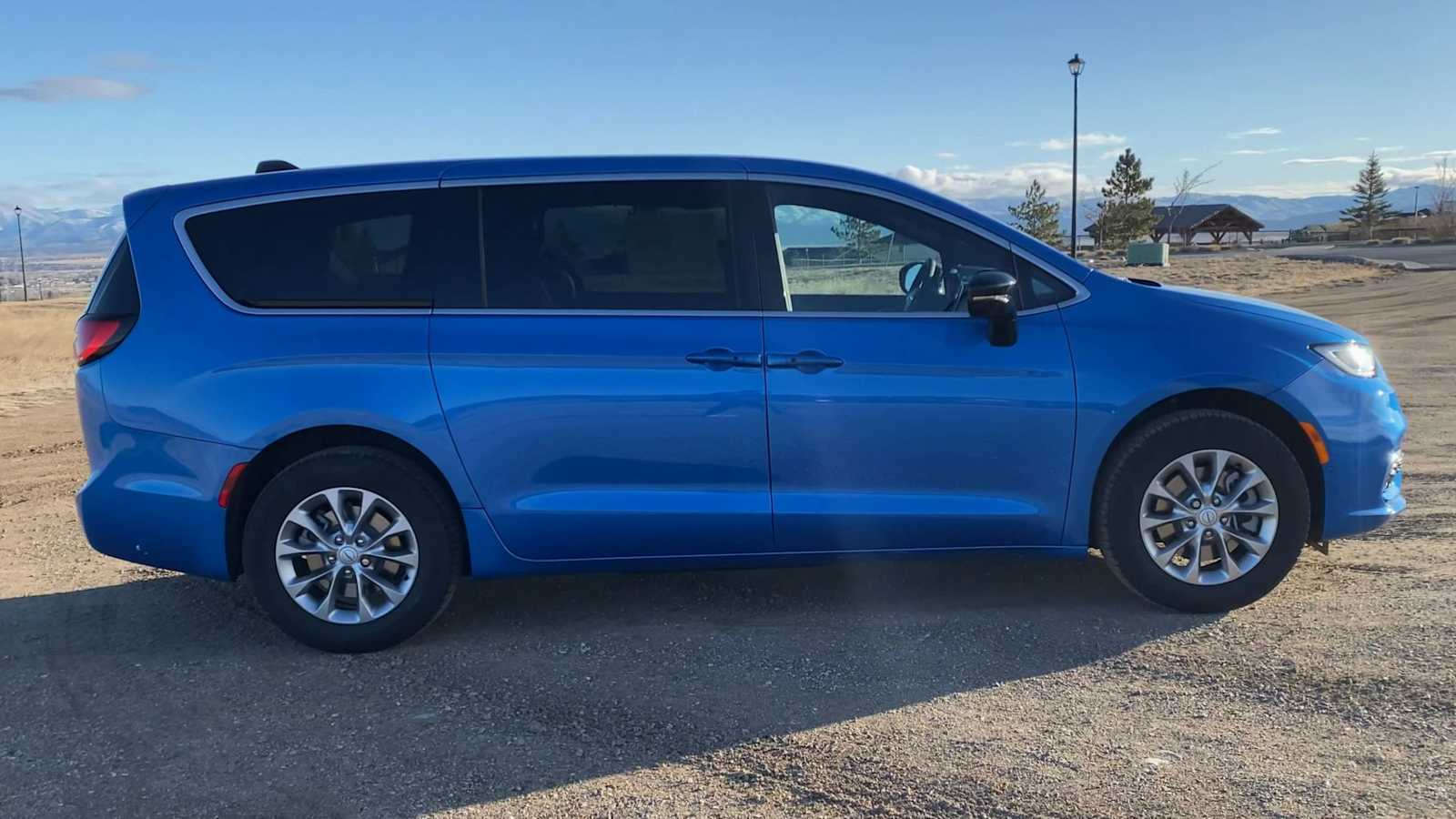 Thumbnail: 2026 Chrysler Pacifica - 9