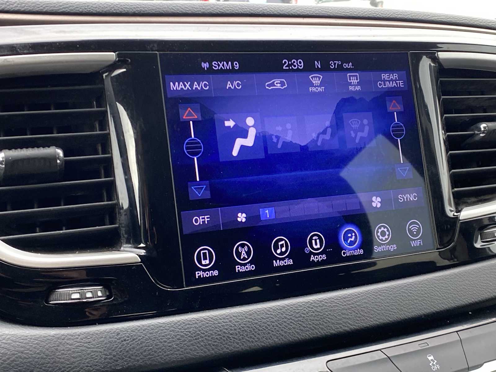 Thumbnail: 2017 Chrysler Pacifica - 23