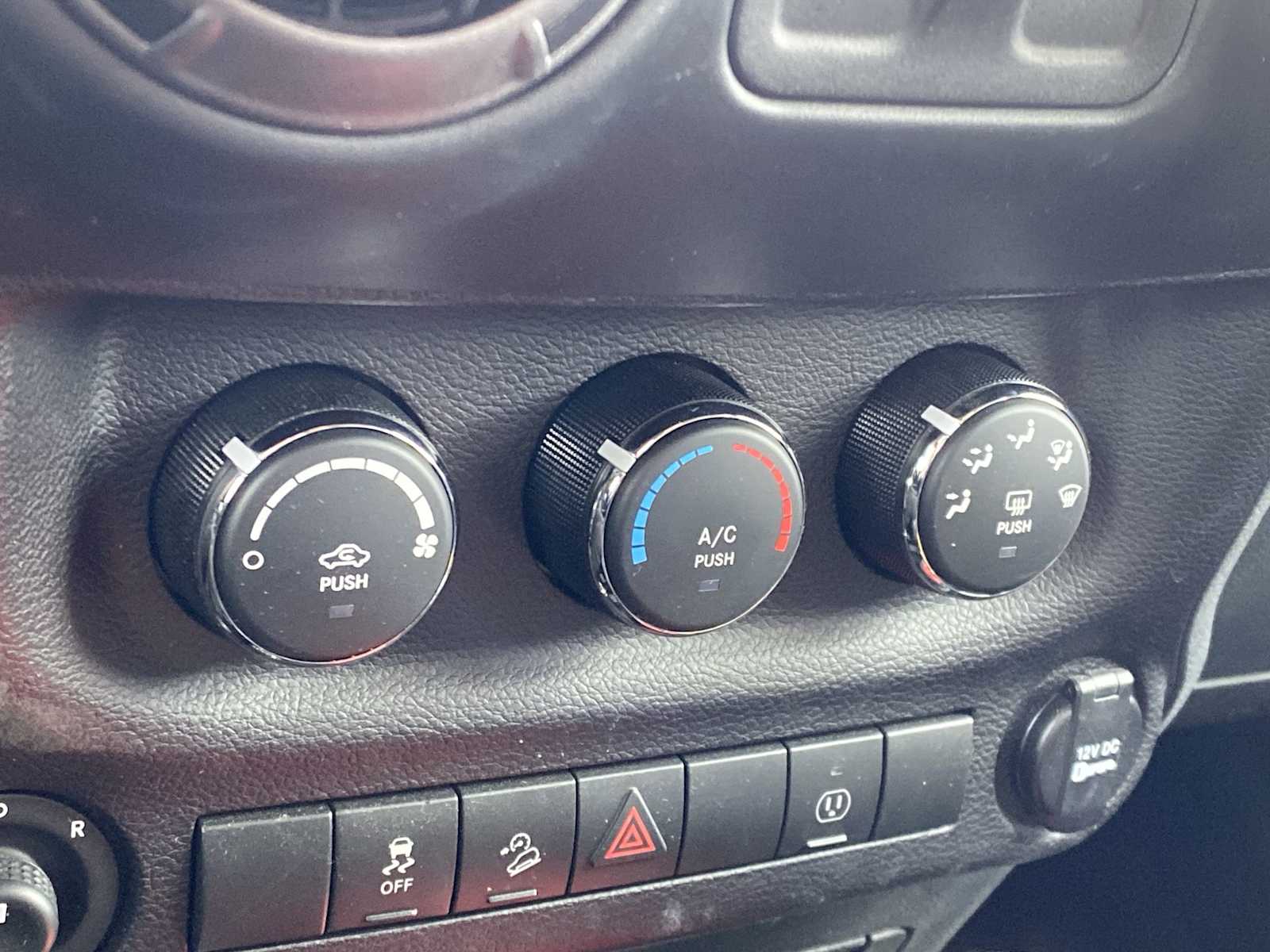 Thumbnail: 2018 Jeep Wrangler - 23
