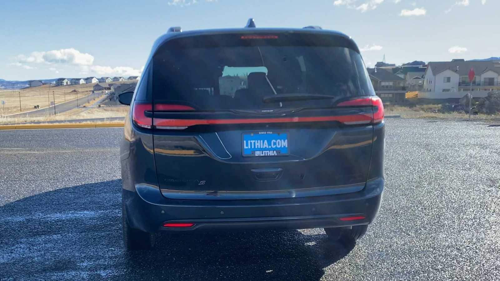 Thumbnail: 2022 Chrysler Pacifica - 7