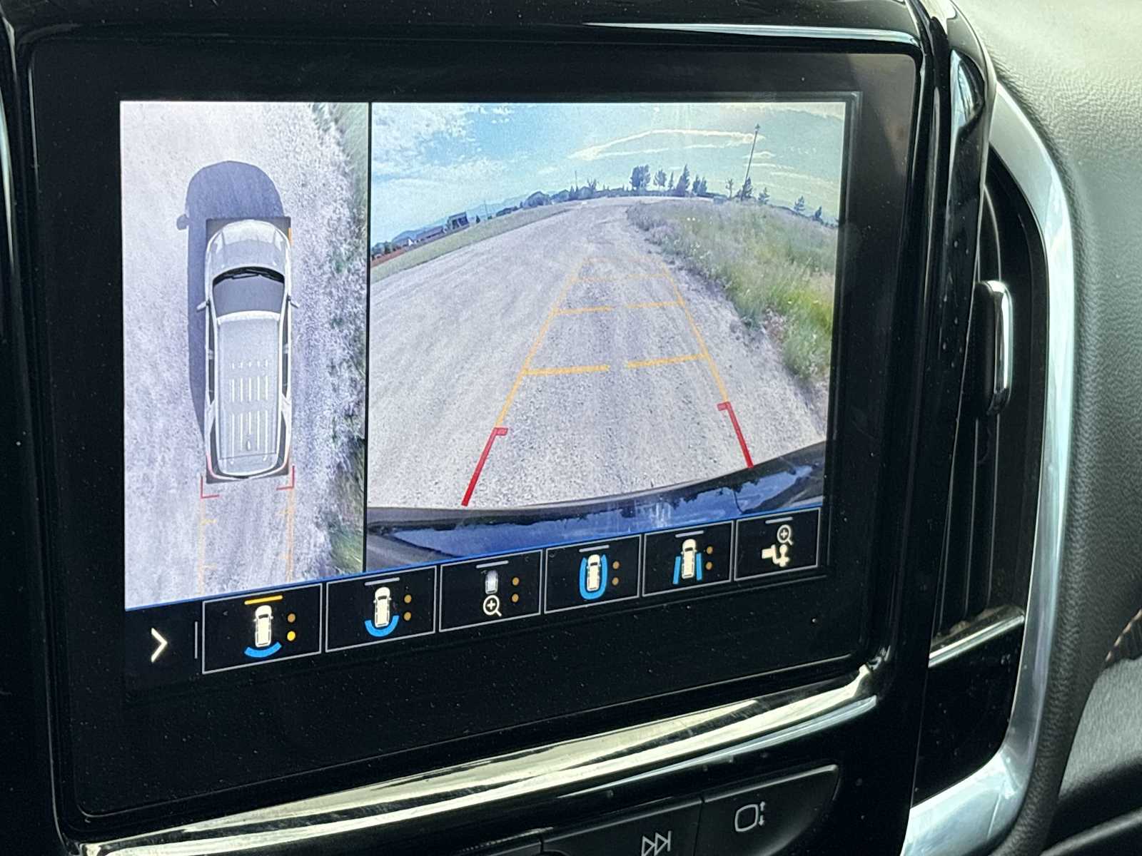 Thumbnail: 2021 Chevrolet Traverse - 27