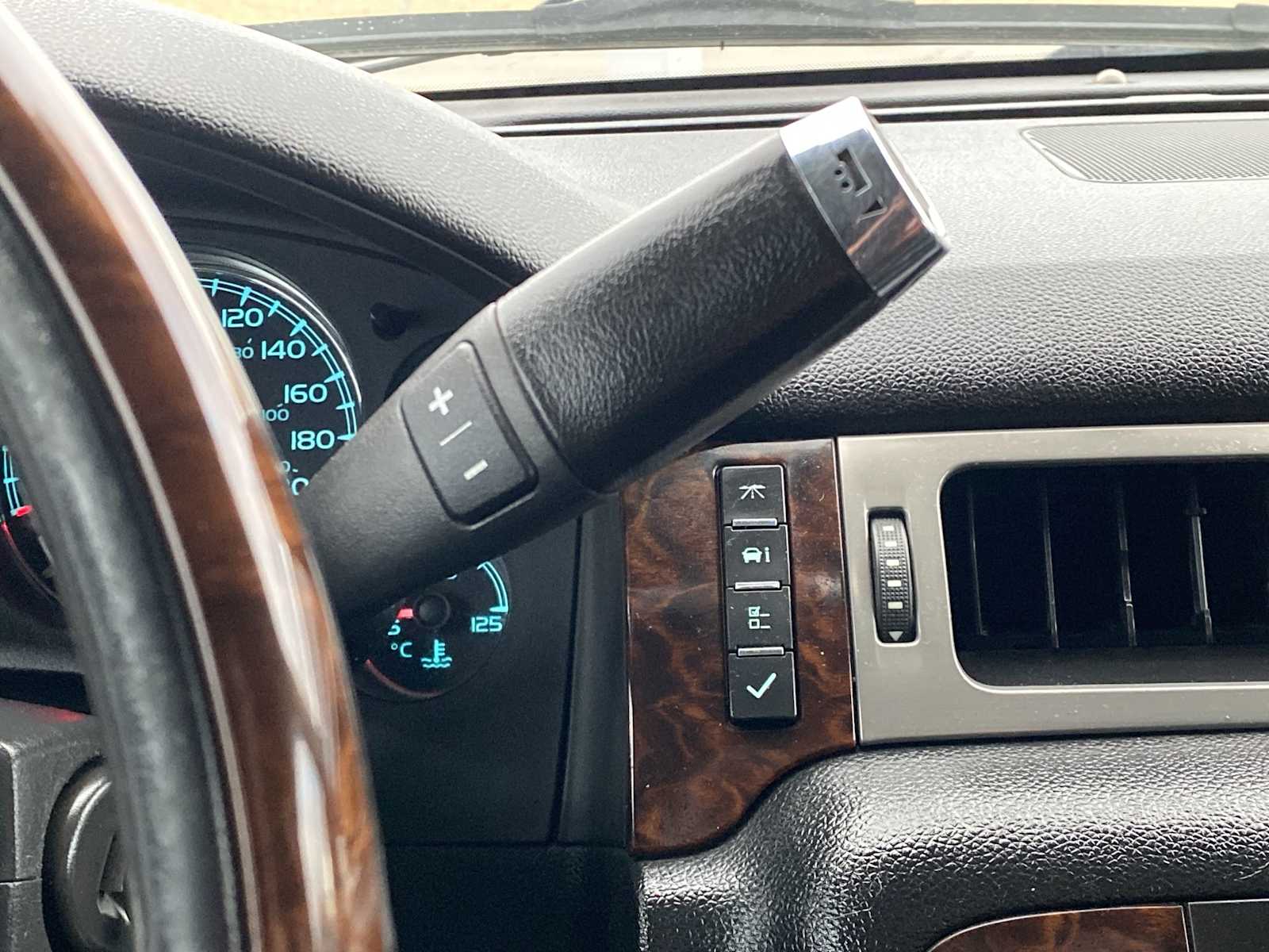 Thumbnail: 2011 GMC Yukon XL - 18