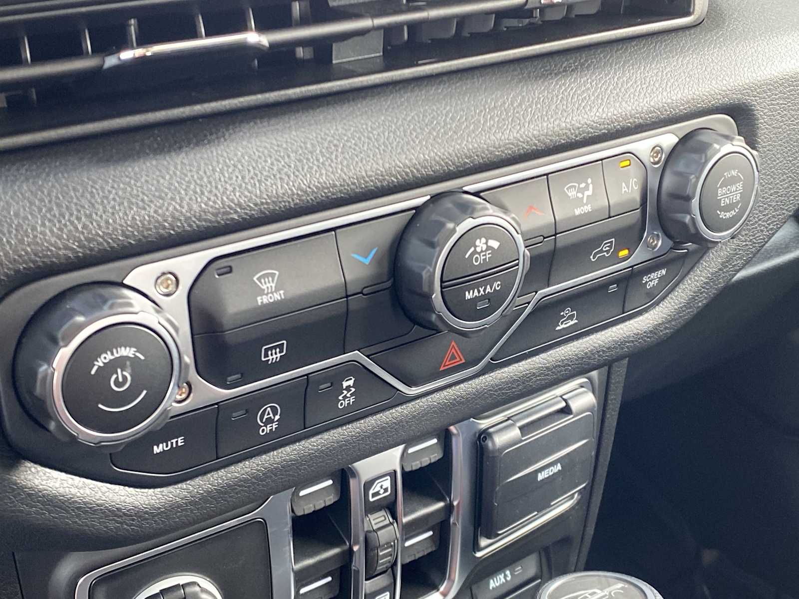 Thumbnail: 2025 Jeep Gladiator - 25