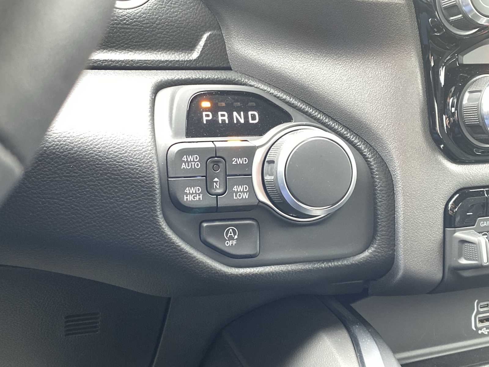 Thumbnail: 2025 RAM 1500 - 17