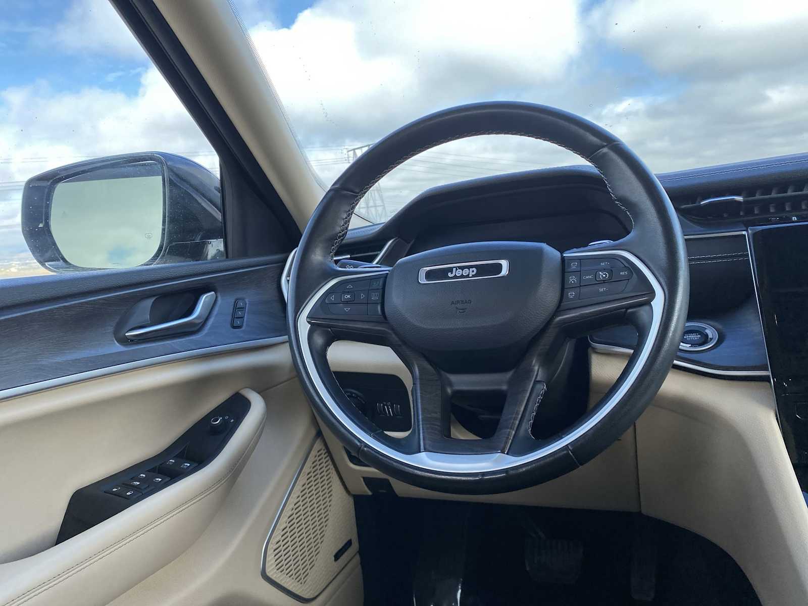 Thumbnail: 2022 Jeep Grand Cherokee - 31