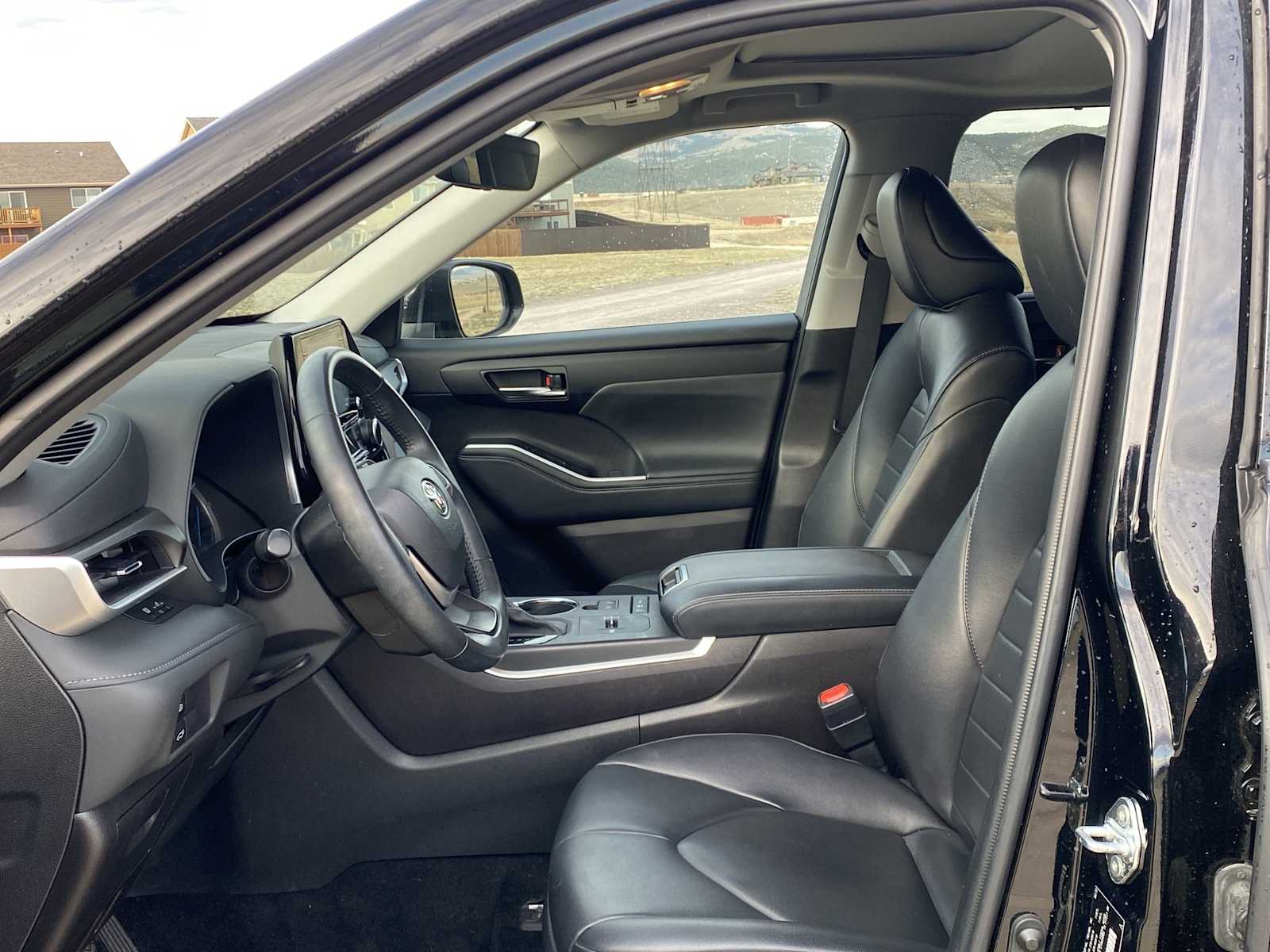 Thumbnail: 2022 Toyota Highlander - 17