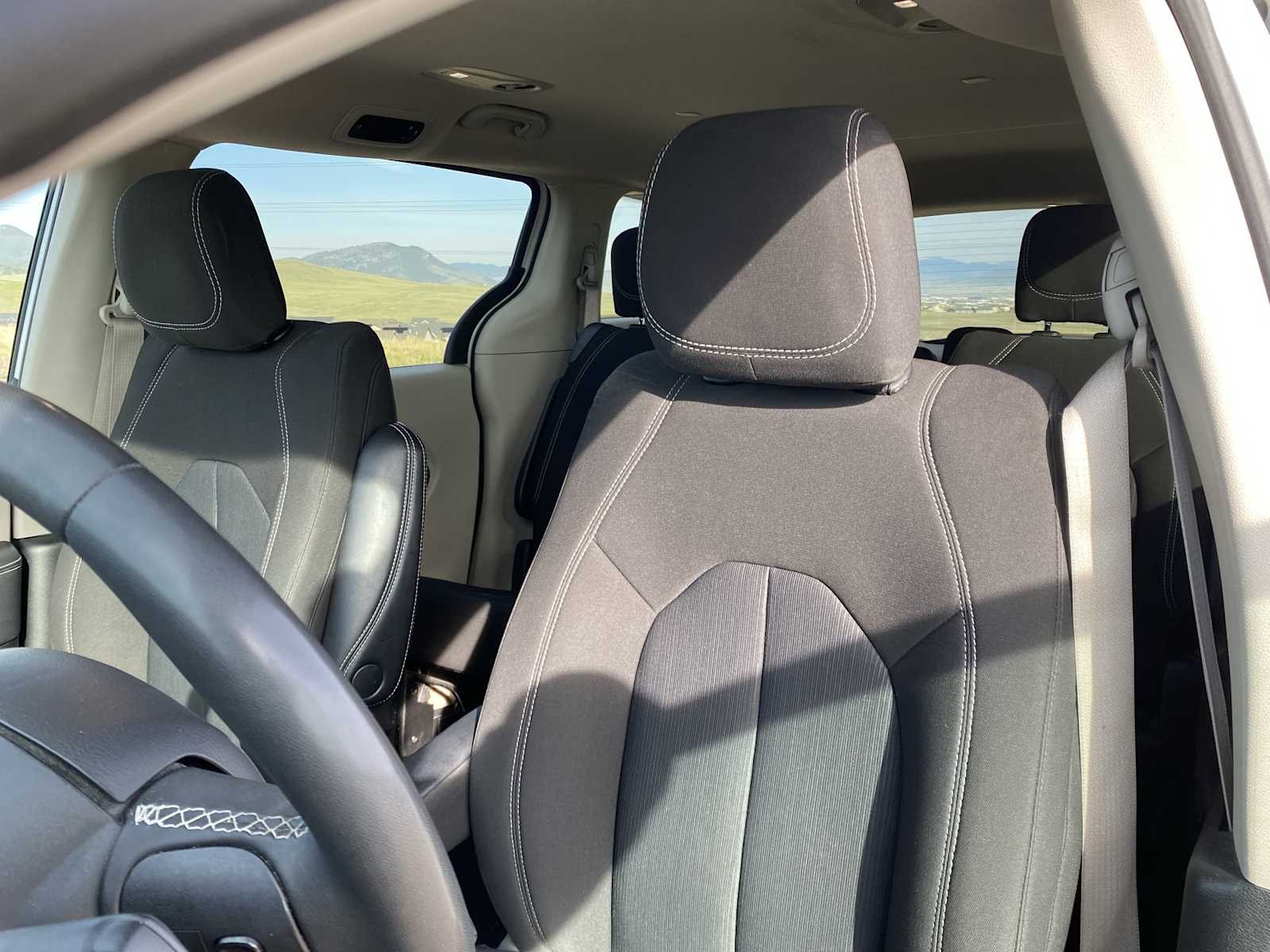 Thumbnail: 2023 Chrysler Voyager - 18