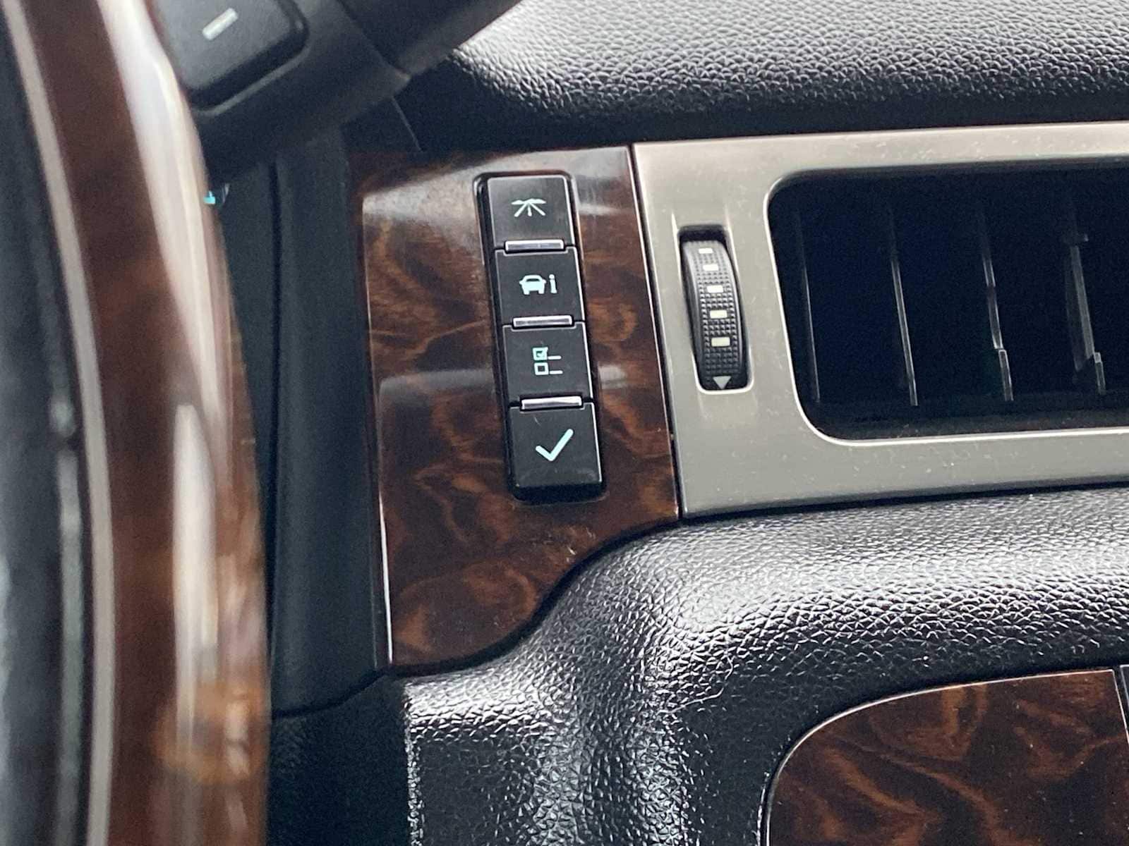 Thumbnail: 2011 GMC Yukon XL - 28